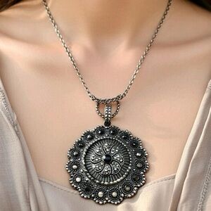 Elegant Silver Pendant Necklace